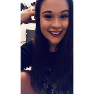 Meet your Posher, Danielle